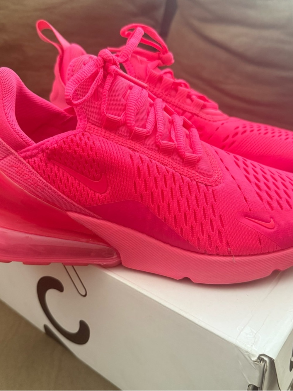 Nike Air Max 270 - Hyper Pink, Size 8, excellent condition like new!
